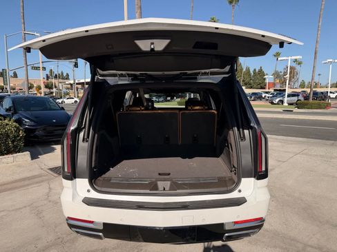 Used 2025 Cadillac Escalade ESV Premium Luxury AWD/4WD image 22