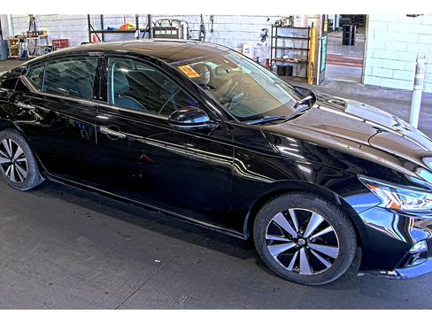 Used 2020 Nissan Altima 2.5 SL FWD image 3