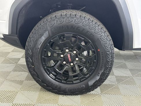 New 2026 GMC Canyon Elevation w/ Convenience Package image 11