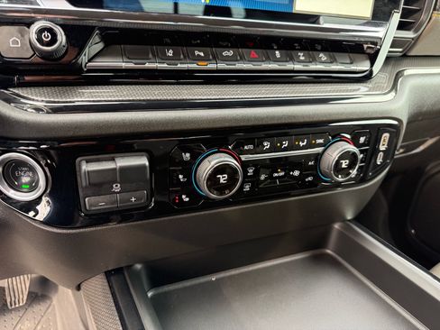 Used 2024 Chevrolet Silverado 2500 ZR2 image 25