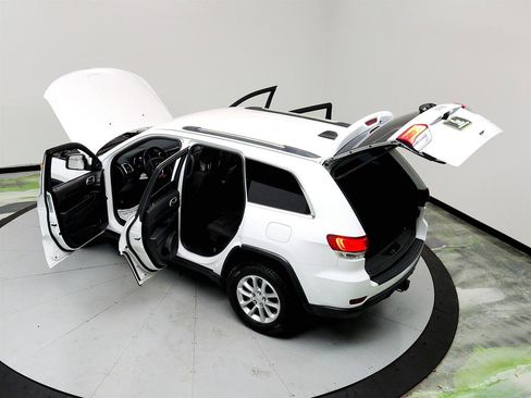 Used 2021 Jeep Grand Cherokee Laredo image 40