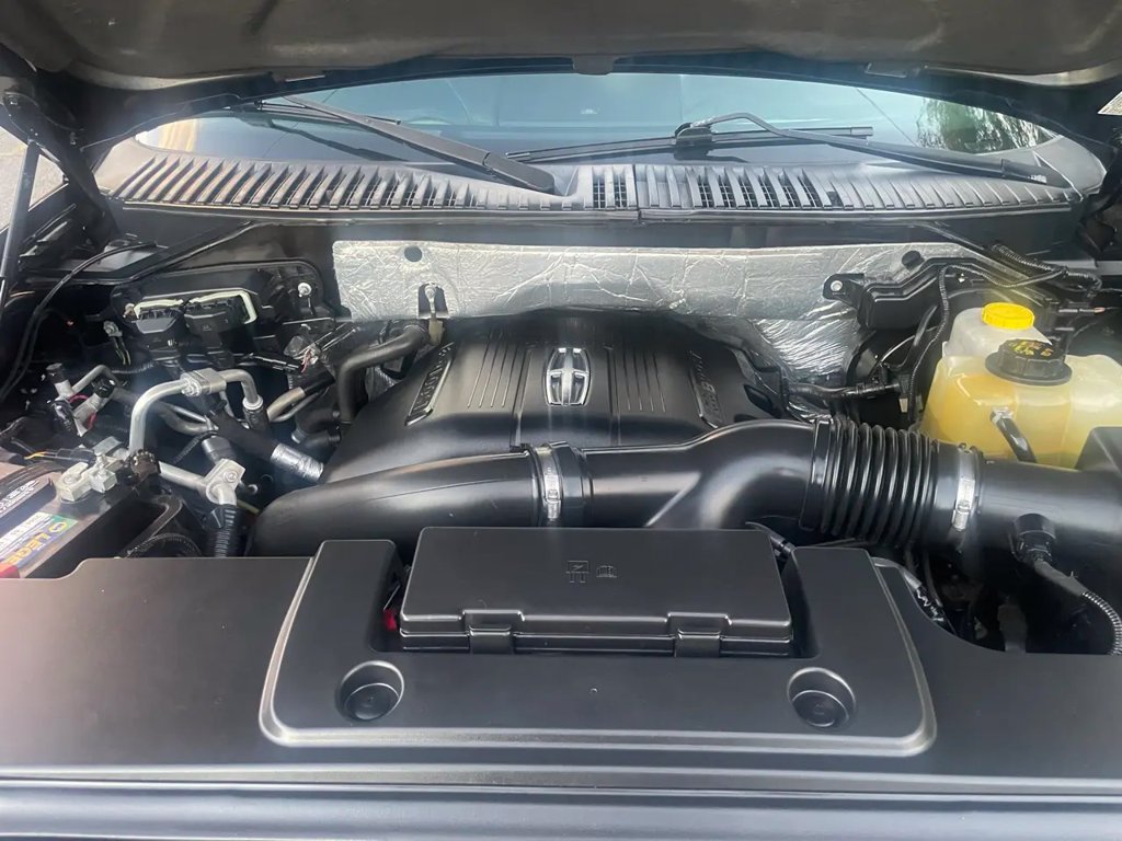 Used 2017 Lincoln Navigator Reserve AWD/4WD image 24