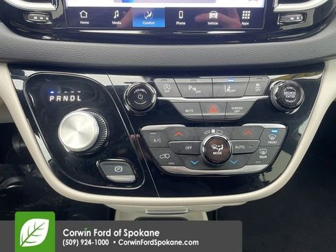 Used 2024 Chrysler Pacifica Touring-L image 34