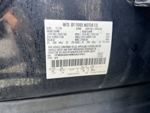 Used 2021 Ford Explorer XLT w/ Equipment Group 202A AWD/4WD image 37