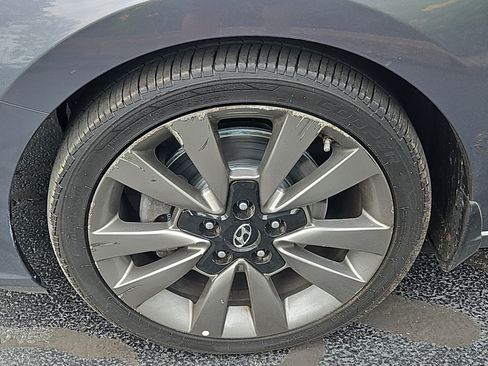 Used 2018 Hyundai Elantra GT Sport w/ Sport Tech Package 04 FWD image 4