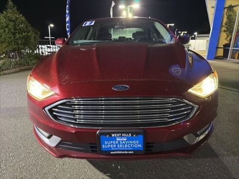 Used 2017 Ford Fusion SE w/ Equipment Group 201A image 3