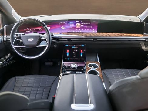 Certified 2025 Cadillac Escalade ESV Sport Platinum AWD/4WD image 27