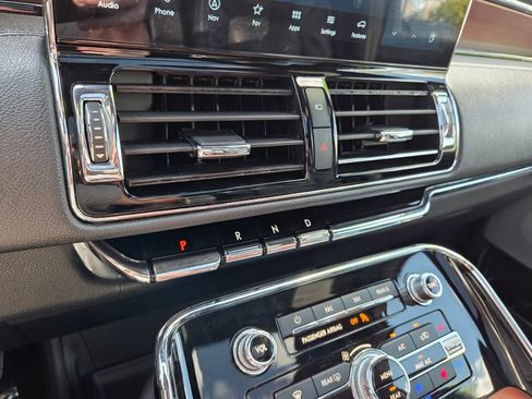 Used 2023 Lincoln Navigator Reserve AWD/4WD image 24