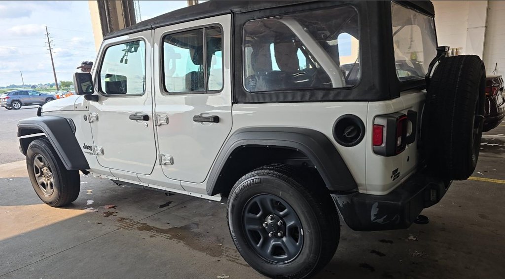 Used 2022 Jeep Wrangler Unlimited Sport AWD/4WD image 2