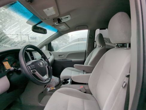 Used 2016 Toyota Sienna LE AWD/4WD image 6