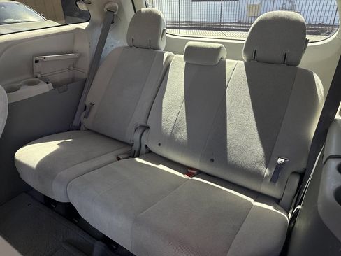 Used 2011 Toyota Sienna image 25