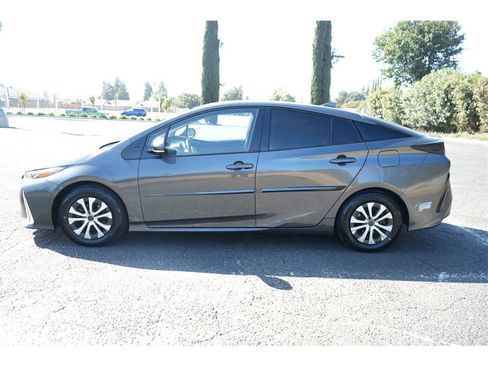 Used 2017 Toyota Prius Prime Premium w/ Carpet Mat Package FWD image 4