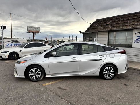 Used 2018 Toyota Prius Prime Plus image 4