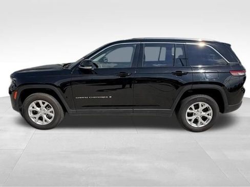 Used 2023 Jeep Grand Cherokee Limited AWD/4WD image 2