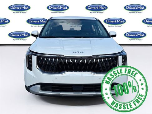 Used 2025 Kia Carnival image 2