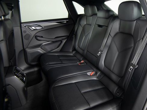 New 2026 Porsche Macan AWD/4WD image 34