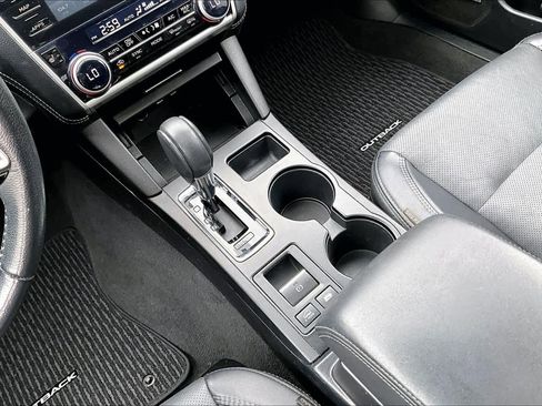 Used 2018 Subaru Outback 3.6R Limited image 16