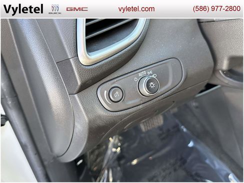 Certified 2022 Chevrolet Trax LT w/ LT Convenience Package image 19