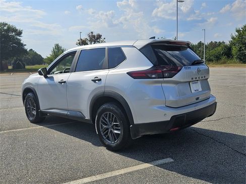 Used 2025 Nissan Rogue S image 9