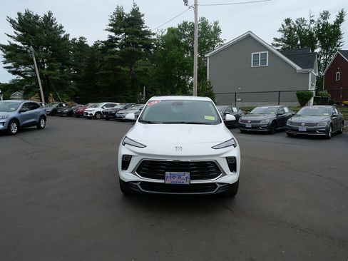 Used 2024 Buick Encore GX Preferred FWD image 3