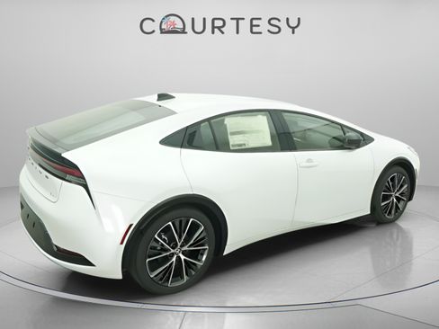 Certified 2026 Toyota Prius XLE FWD image 16