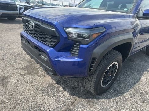 Used 2025 Toyota Tacoma TRD Off-Road AWD/4WD image 9