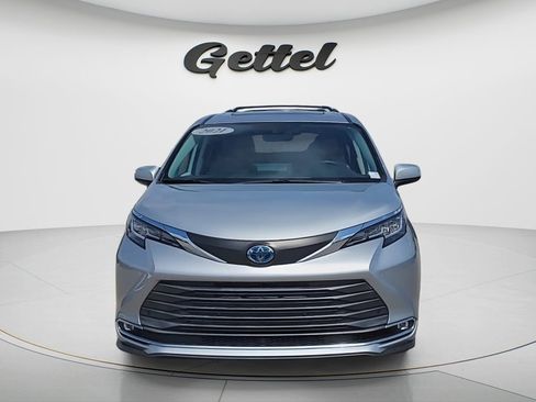 Used 2021 Toyota Sienna XLE image 8