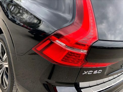 Used 2022 Volvo XC60 B5 Inscription w/ Advanced Package image 28
