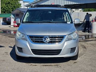 Used 2010 Volkswagen Routan SE video 2