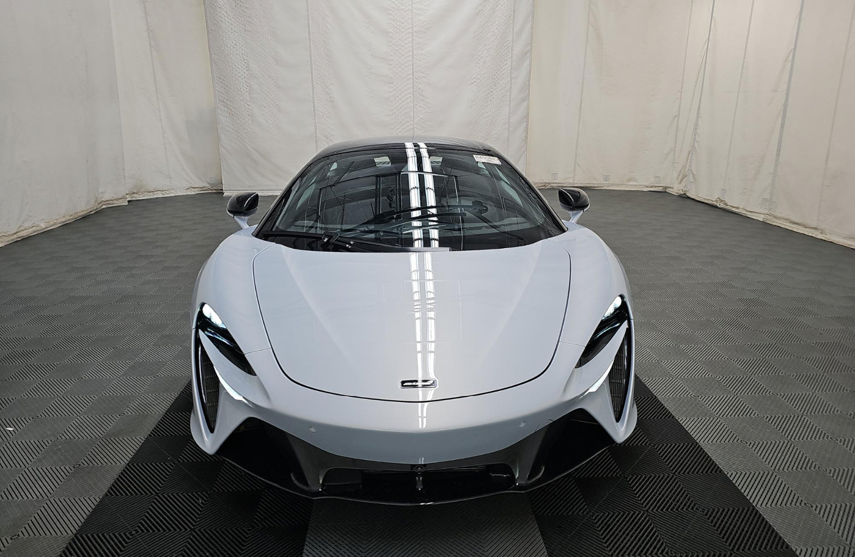 Used 2023 McLaren Artura RWD image 6