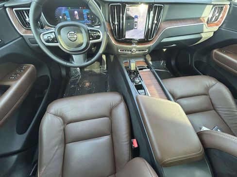 Certified 2024 Volvo XC60 B5 Plus w/ Protection Package Premier AWD/4WD image 17