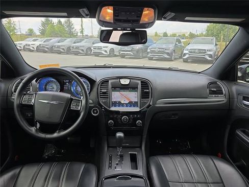 Used 2014 Chrysler 300 S w/ Luxury Group RWD image 18