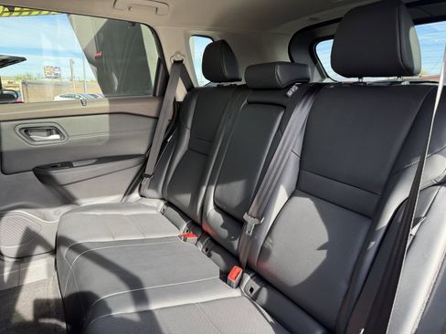 Used 2023 Nissan Rogue SV w/ SV Premium B Package image 35