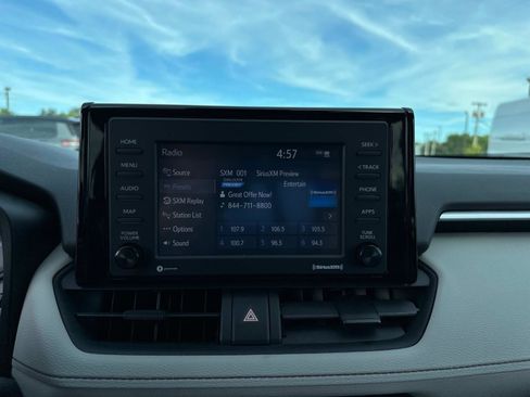 Used 2020 Toyota RAV4 XLE image 24