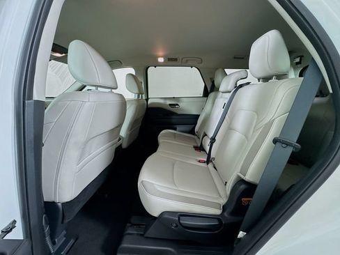 Used 2023 Nissan Pathfinder SL AWD/4WD image 41