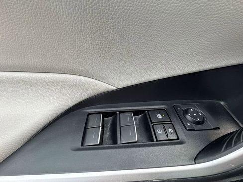 Used 2022 Toyota RAV4 XLE AWD/4WD image 13