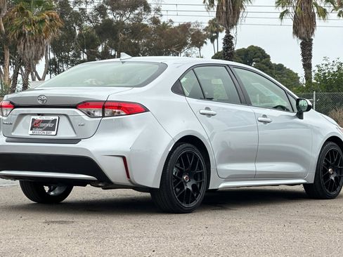 Used 2022 Toyota Corolla LE image 4