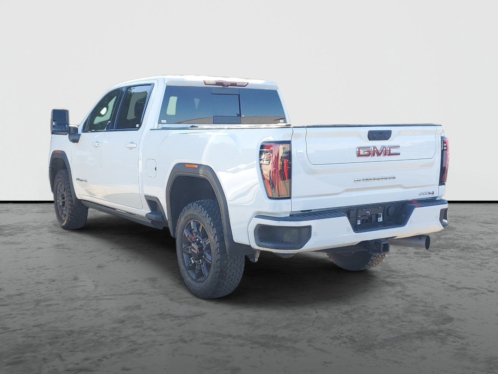 Used 2024 GMC Sierra 2500 AT4 w/ AT4 Premium Plus Package AWD/4WD image 3