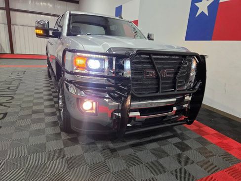 Used 2018 GMC Sierra 2500 SLT w/ Suspension Package, Off-Road AWD/4WD image 23