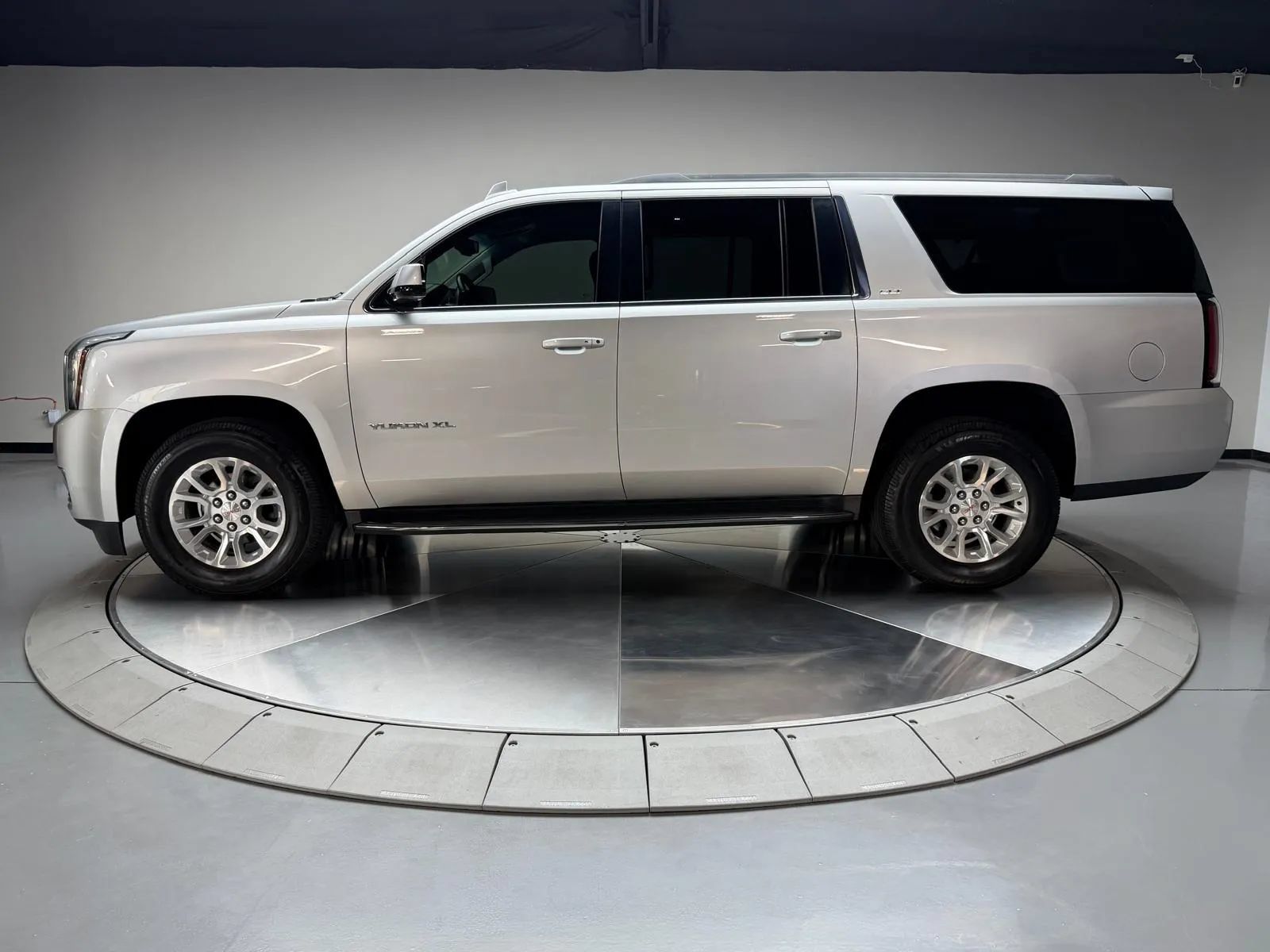Used 2016 GMC Yukon XL SLT w/ Open Road Package RWD image 4