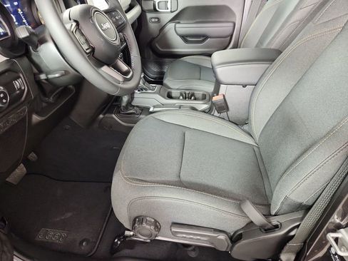 New 2025 Jeep Gladiator Sport image 7