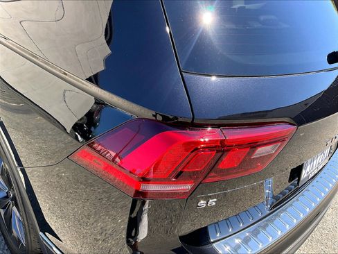 Certified 2023 Volkswagen Tiguan SE FWD image 28