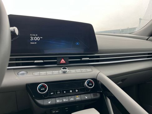 Used 2025 Hyundai Elantra SEL image 20