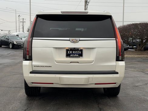 Used 2015 Cadillac Escalade Luxury image 6