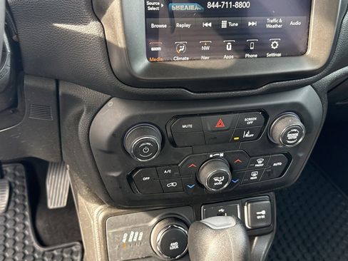 Used 2023 Jeep Renegade Altitude image 23