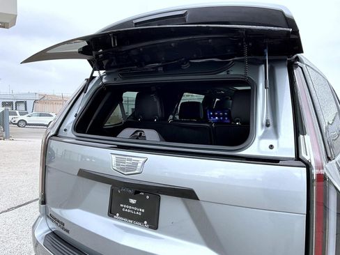 Certified 2025 Cadillac Escalade V w/ LPO, ONYX Package AWD/4WD image 21