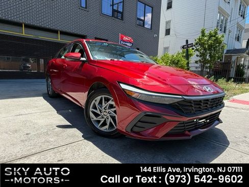 Used 2024 Hyundai Elantra SEL FWD image 3