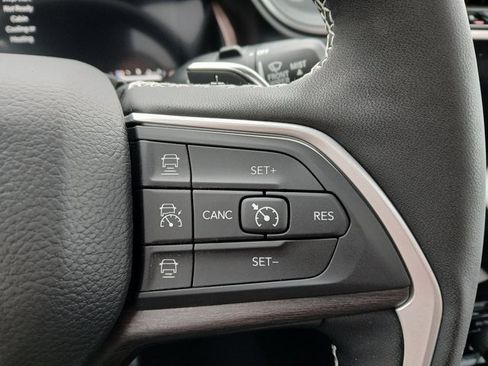 New 2025 Jeep Grand Cherokee Limited w/ Black Appearance Package image 18