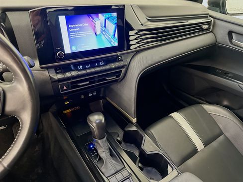 Used 2025 Toyota Camry SE FWD image 26