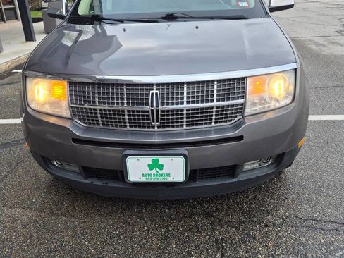 Used 2010 Lincoln MKX AWD image 2